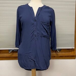 Cloth & Stone Blue Hi-Low 3/4 button down shirt